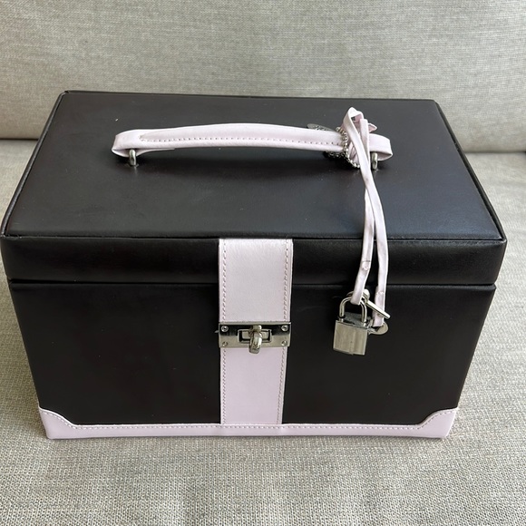 WOLF Jewelry Wolf Design Leather Jewelry Train Case Poshmark